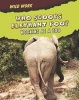 Who Scoops Elephant Poo? - Working at a Zoo (Hardcover) - Margie Markarian Photo