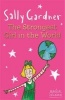 The Strongest Girl in the World (Paperback) - Sally Gardner Photo