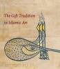 The Gift Tradition in Islamic Art (Arabic, English, Paperback) - Linda Komaroff Photo