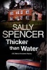 Thicker Than Water - A British Police Procedural Set in 1970s (Large print, Hardcover, Large type edition) - Sally Spencer Photo