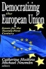 Democratizing the European Union - Issues for the Twenty-first Century (Paperback) - Catherine Hoskyns Photo