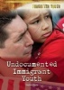 Undocumented Immigrant Youth (Hardcover) - Stephen Currie Photo