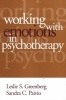 Working with Emotions in Psychotherapy (Paperback) - Leslie S Greenberg Photo