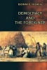 Democracy and the Foreigner (Paperback, Revised) - Bonnie Honig Photo