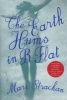 The Earth Hums in B Flat (Paperback, Revised) - Mari Strachan Photo