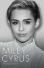 She Can't Stop - Miley Cyrus: The Biography (Paperback) - Sarah Oliver Photo