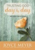 Trusting God Day by Day - 365 Daily Devotions (Paperback) - Joyce Meyer Photo