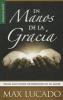 En Manos de la Gracia - NADA Nos Puede Desprender de su Amor (Spanish, Paperback) - Max Lucado Photo