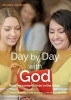 Day by Day with God January - April 2017 - Rooting Women's Lives in the Bible (Paperback) - Ali Herbert Photo