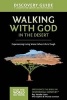 Walking with God in the Desert - Experiencing Living Water When Life is Tough (Paperback) - Ray Vander Laan Photo