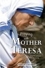 Praying with Mother Teresa - Prayers, Insights, and Wisdom of Saint Teresa of Calcutta (Paperback) - Susan Conroy Photo