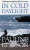 In Cold Daylight - An Award Winning Thriller About One Man's Quest to Discover the Truth Behind the Deaths of Fire Fighters (Paperback) - Pauline Rowson Photo